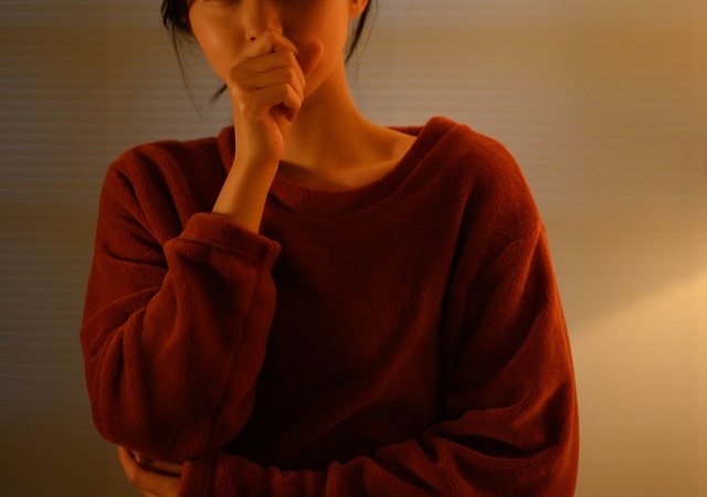 夜になると咳